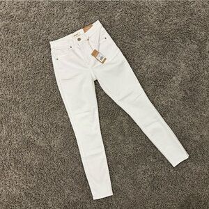 NWT Revtown white high rise skinny jeans, size 26